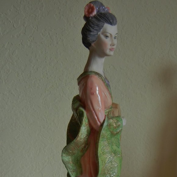Geisha figurine - Picture 6 of 10